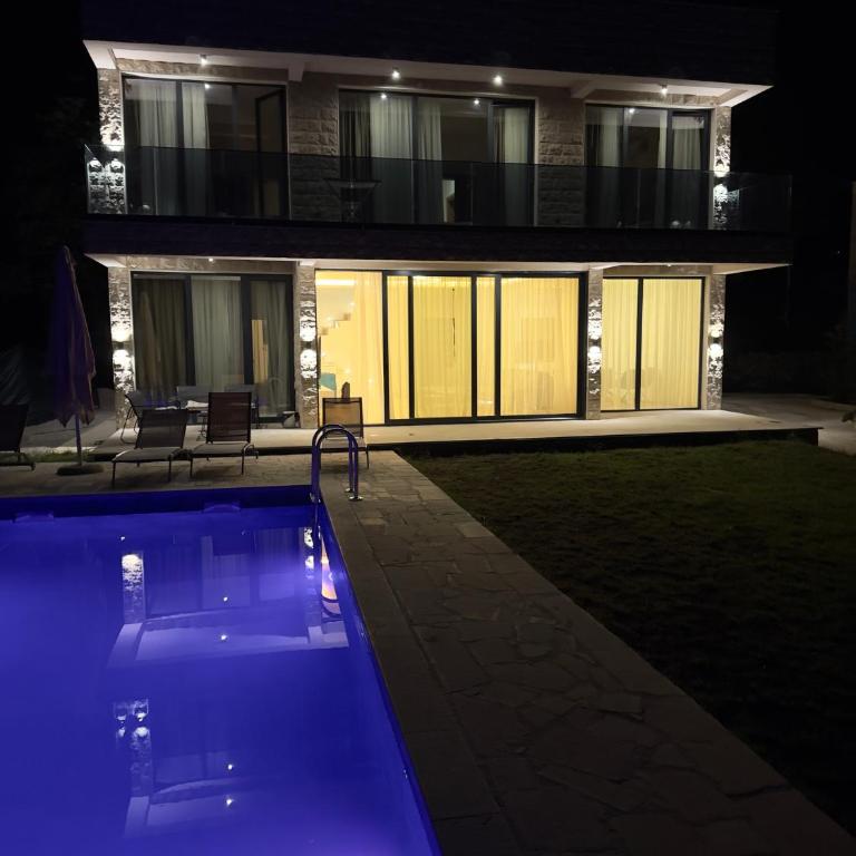 Villa LuceSole Budva - Vila sa 4 Spavaće Sobe i Sopstvenim Bazenom - 15