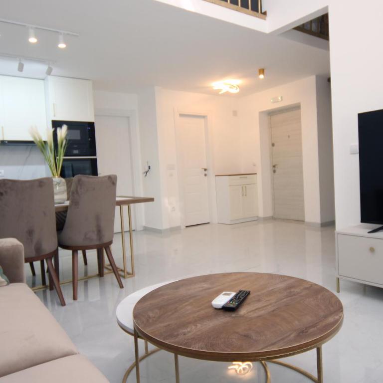 Venima luxury Seaview Pine Apartment - Two-Bedroom Apartment with Sea View - 53
