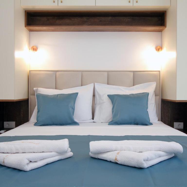 Venima luxury Seaview Pine Apartment - Two-Bedroom Apartment with Sea View - 23