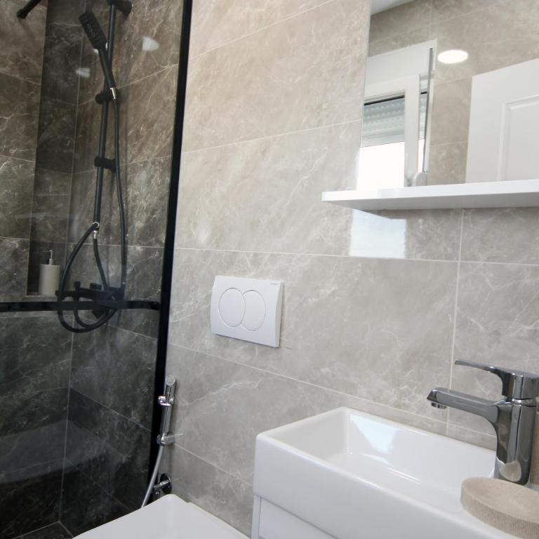 Venima luxury Seaview Pine Apartment - Two-Bedroom Apartment with Sea View - 56