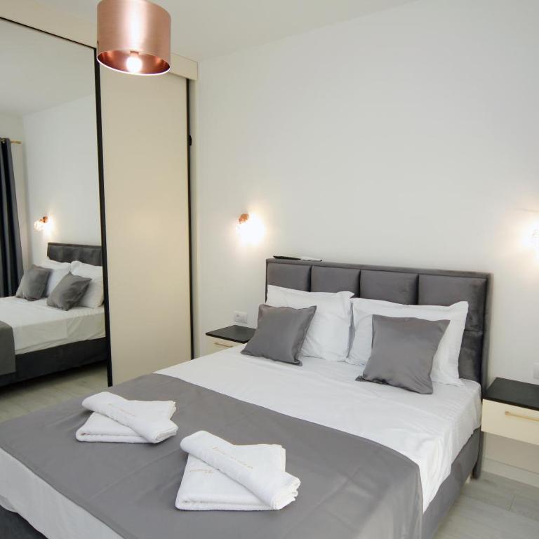Venima luxury Seaview Pine Apartment - Two-Bedroom Apartment with Sea View - 31
