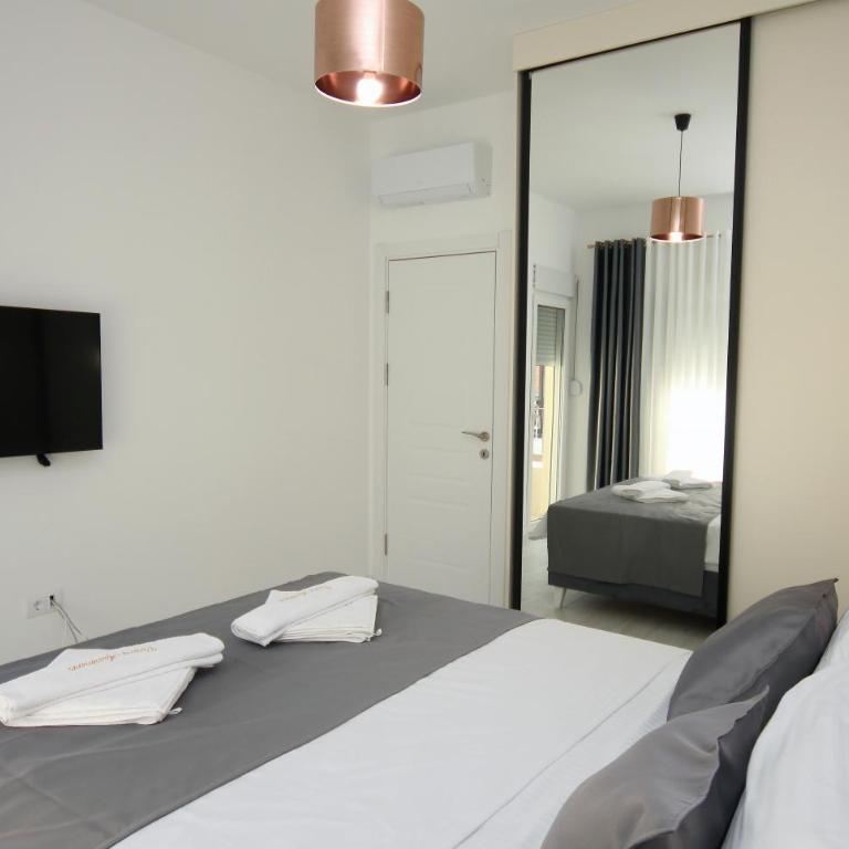 Venima luxury Seaview Pine Apartment - Two-Bedroom Apartment with Sea View - 28