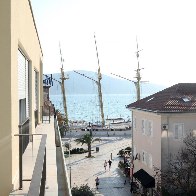 Venima luxury Seaview Pine Apartment - Two-Bedroom Apartment with Sea View - 77