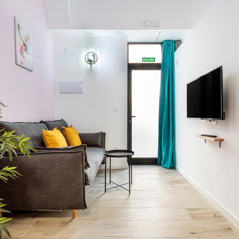 Marie Curie Flats, Lovely Loft - One-Bedroom Apartment - 3
