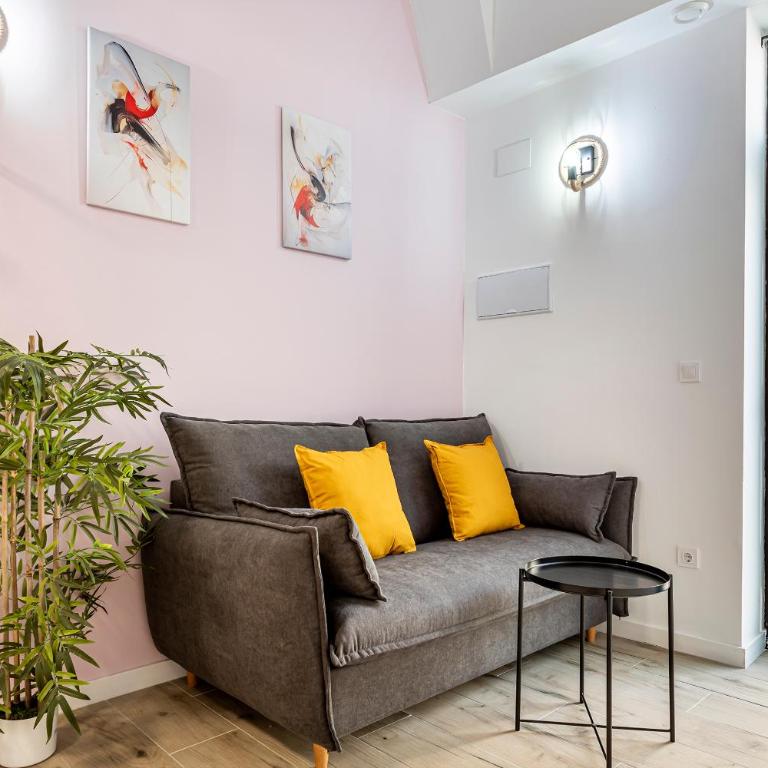 Marie Curie Flats, Lovely Loft - One-Bedroom Apartment - 2