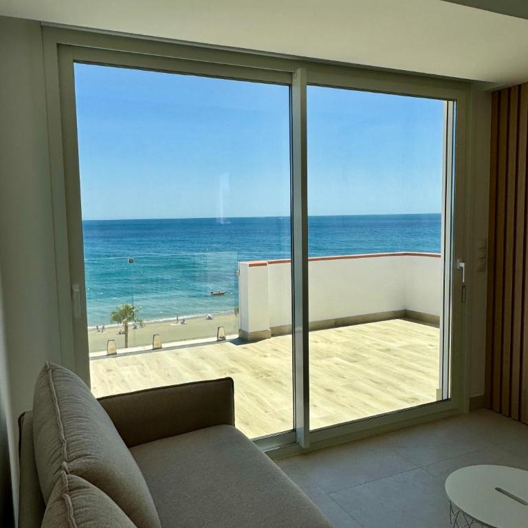 SunnyPalms - Beachfront Penthouse with stunning sea view - Two-Bedroom Apartment - 25