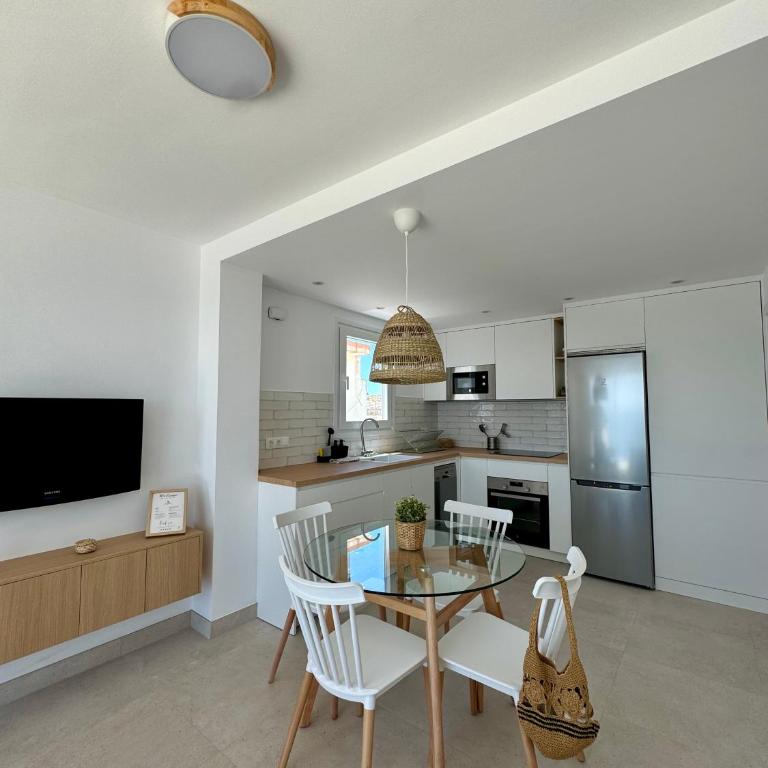 SunnyPalms - Beachfront Penthouse with stunning sea view - Two-Bedroom Apartment - 10