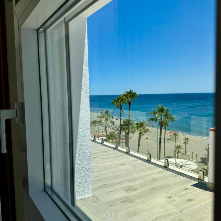 SunnyPalms - Beachfront Penthouse with stunning sea view - Two-Bedroom Apartment - 26