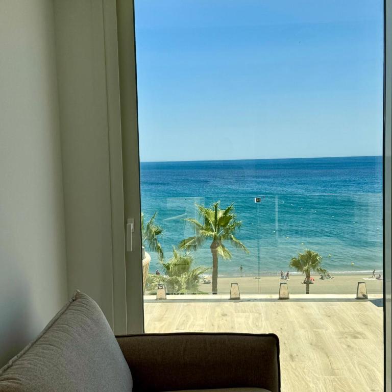SunnyPalms - Beachfront Penthouse with stunning sea view - Two-Bedroom Apartment - 4