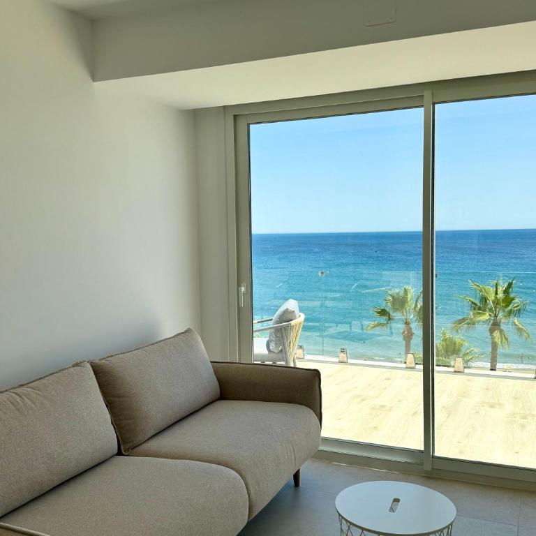 SunnyPalms - Beachfront Penthouse with stunning sea view - Two-Bedroom Apartment - 24