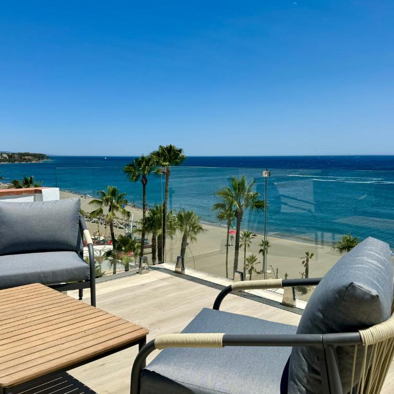 SunnyPalms - Beachfront Penthouse with stunning sea view - Two-Bedroom Apartment - 20