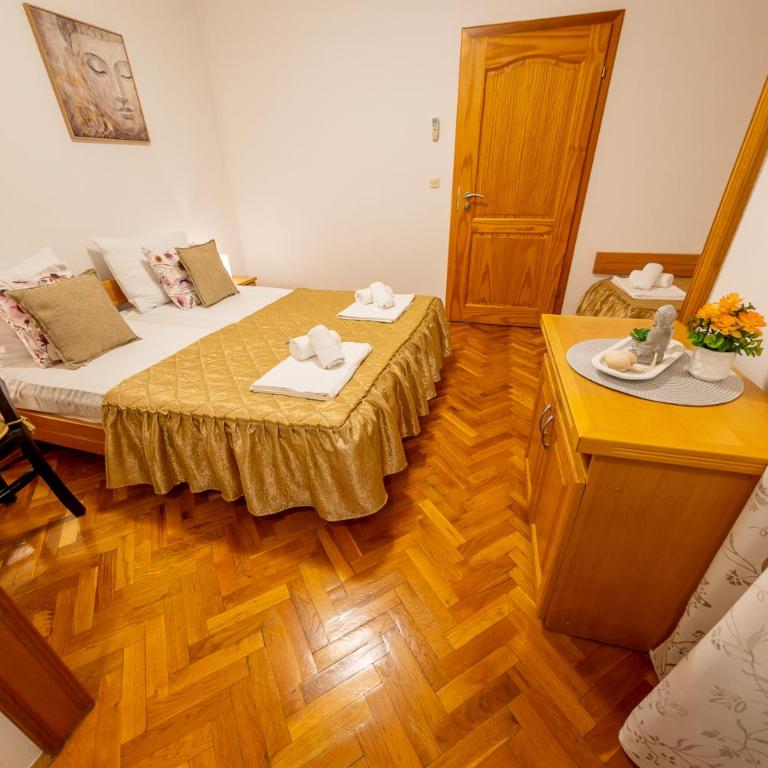 Villa Demadino - Trokrevetna Soba sa Pogledom na Grad - 4