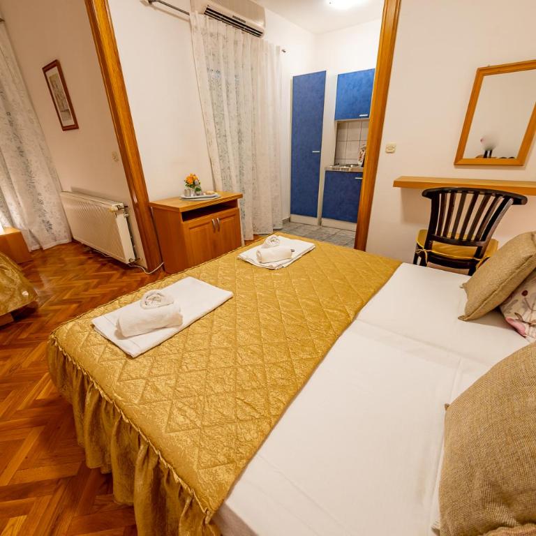Villa Demadino - Trokrevetna Soba sa Pogledom na Grad - 1
