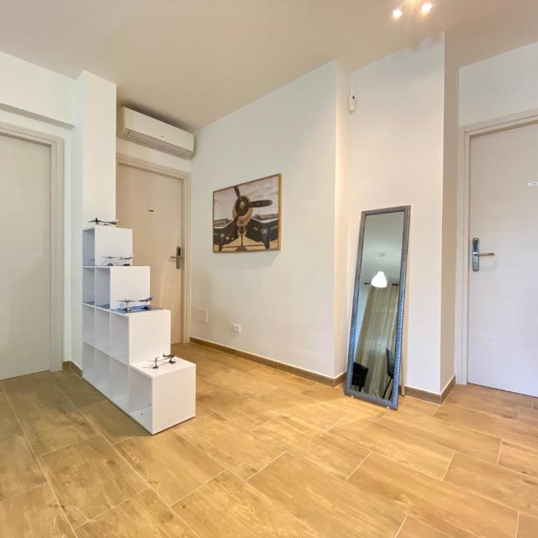 Urban Nest Skyline Retreat Rooms - Double Room with Private Bathroom - 9