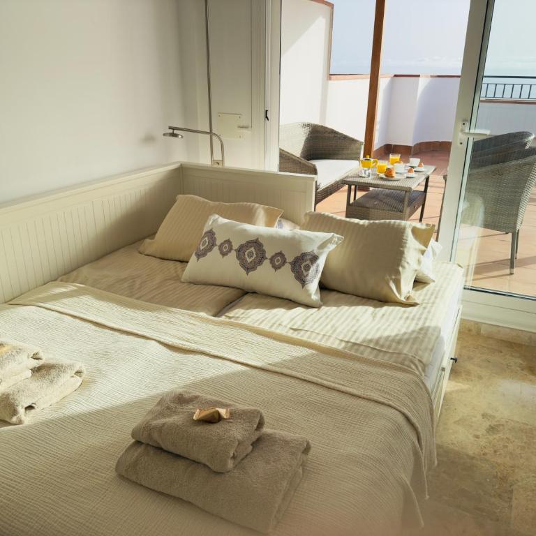 Casa Heidi - Pool - Sunsets - Ocean - Cliffs - Two-Bedroom Apartment with Terrace and Sea View - 16