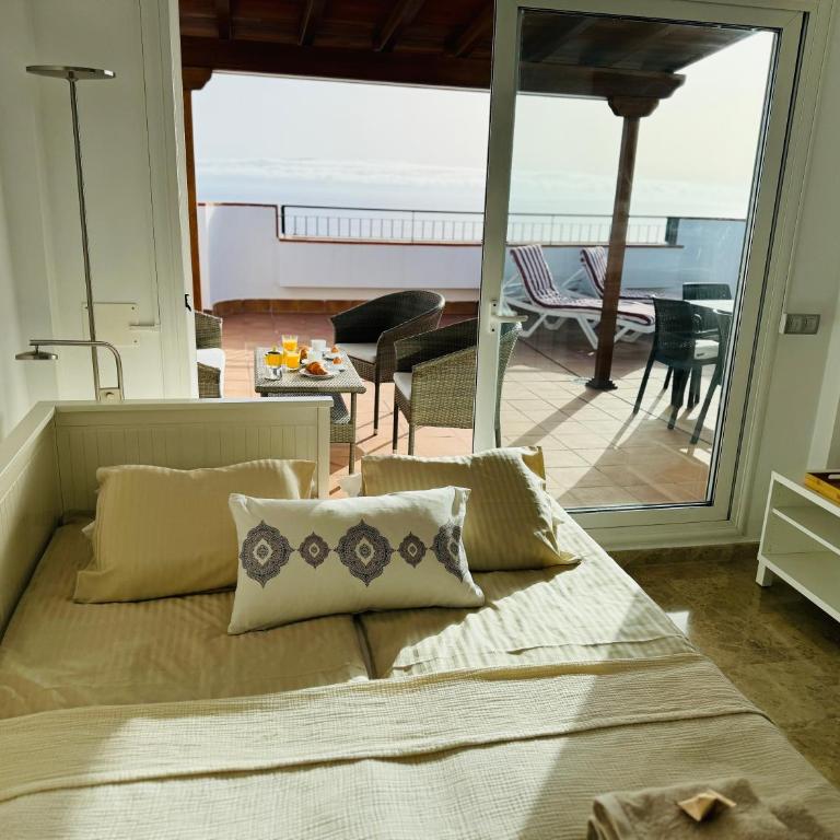 Casa Heidi - Pool - Sunsets - Ocean - Cliffs - Two-Bedroom Apartment with Terrace and Sea View - 18
