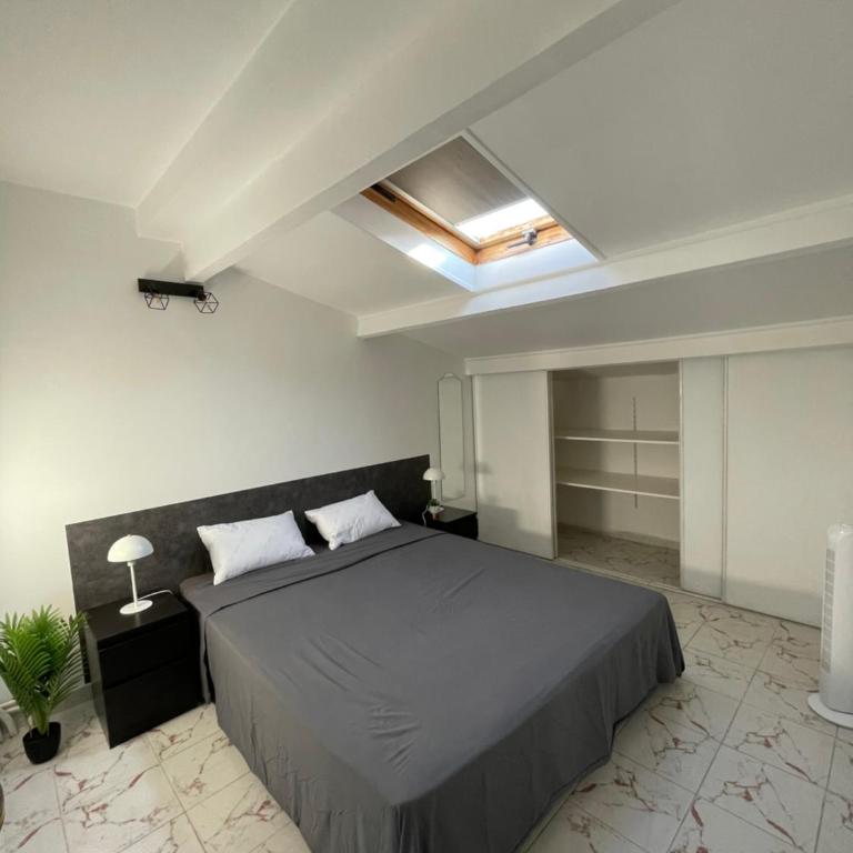 Haut de villa avec vue mer et terrasse - Three-Bedroom Apartment - 2