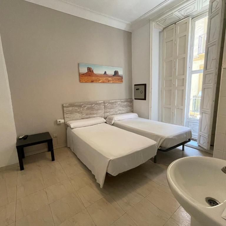 Pensión Duquesa Bed & Breakfast - Double Room with Shared Bathroom - 7