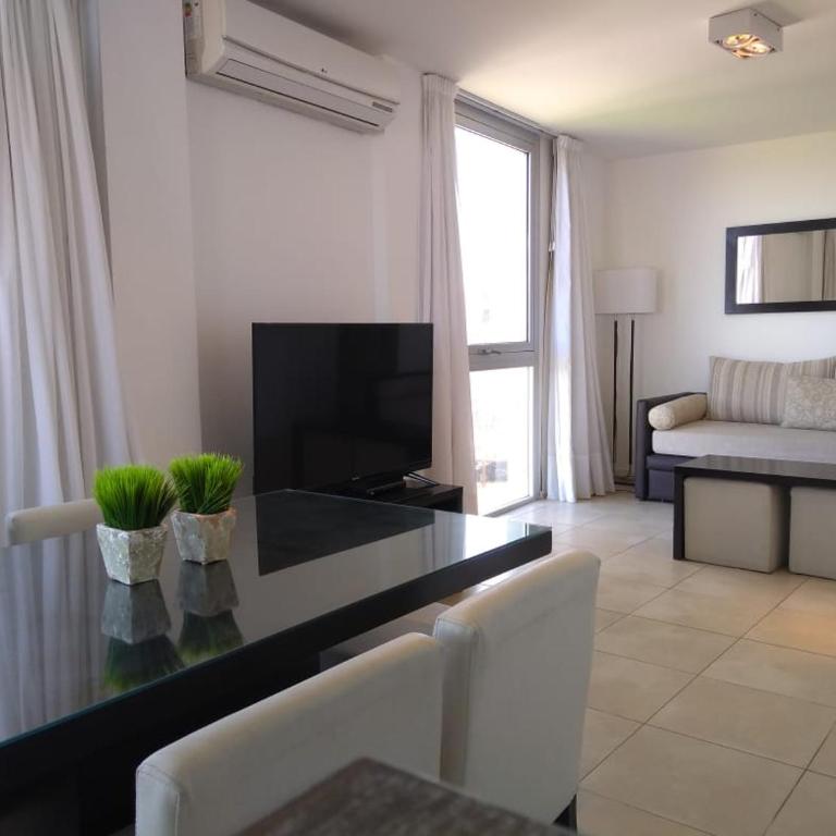 Semipiso 3 ambientes 2ºpiso - Apartamento de 1 dormitorio - 2