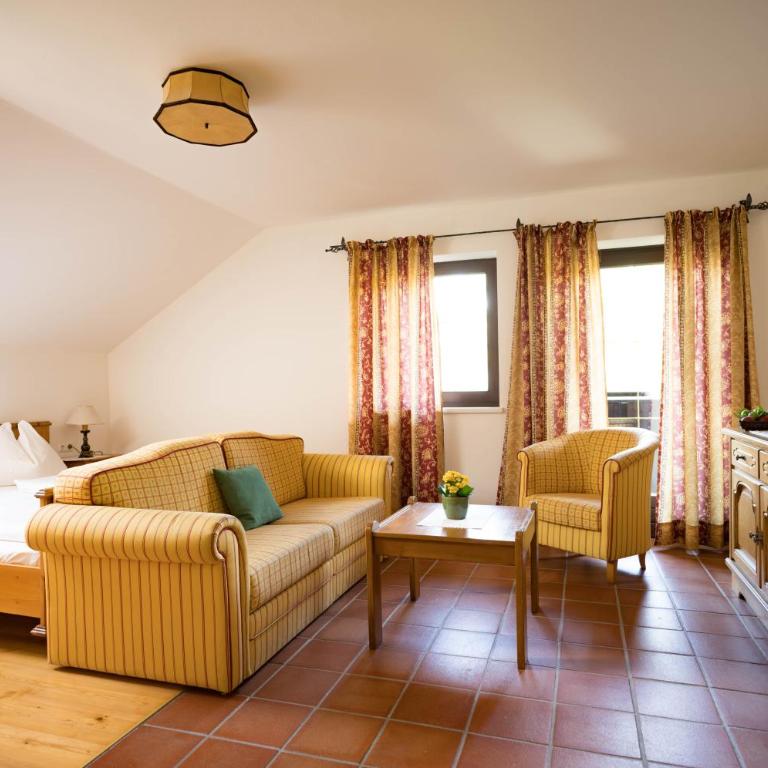 Waldpension Putz - Junior Suite mit Balkon - 1