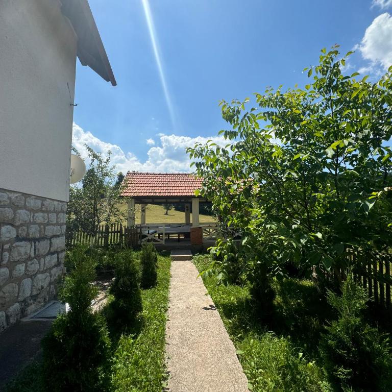 Inn Nature - Three-Bedroom House - 43