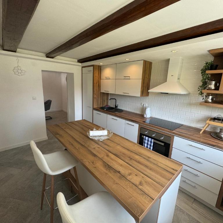 Inn Nature - Three-Bedroom House - 12