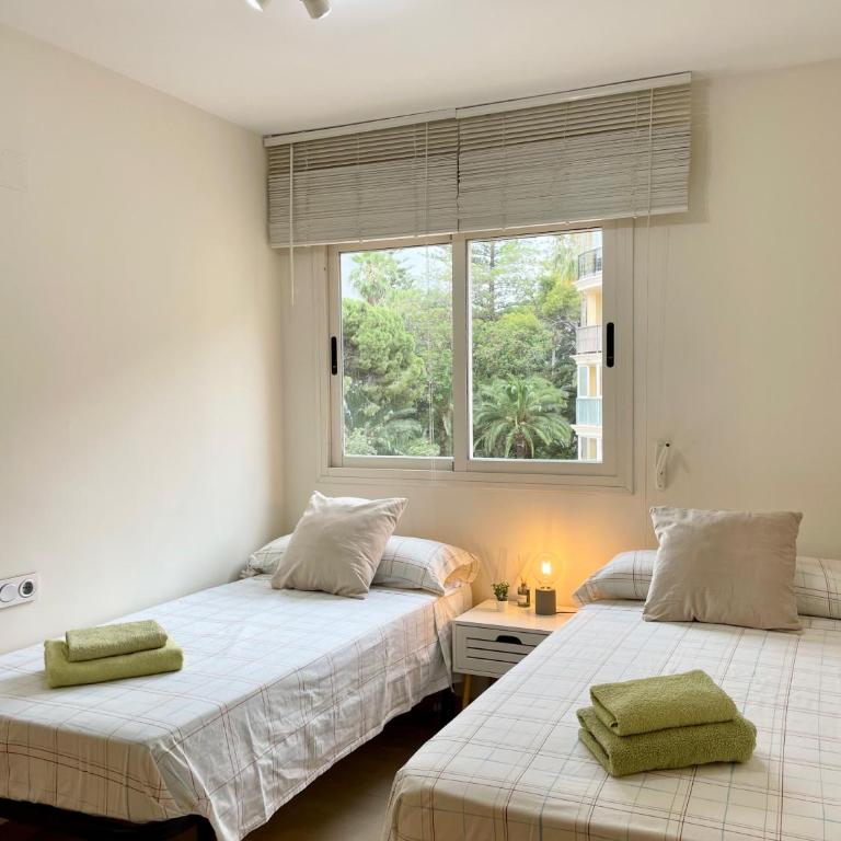 Bonito apartamento en Denia con piscina y vistas - Three-Bedroom Apartment - 10