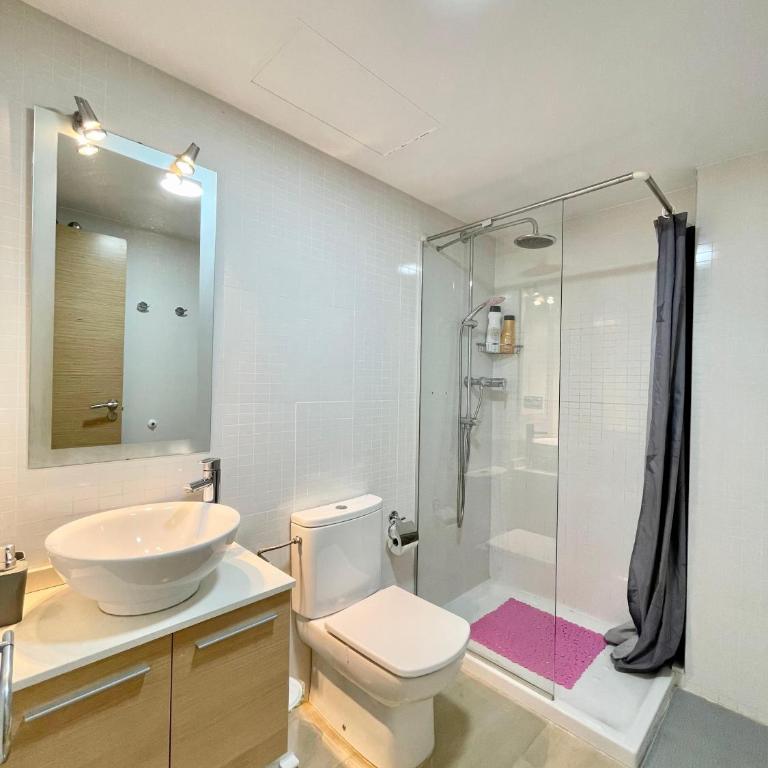 Bonito apartamento en Denia con piscina y vistas - Three-Bedroom Apartment - 13