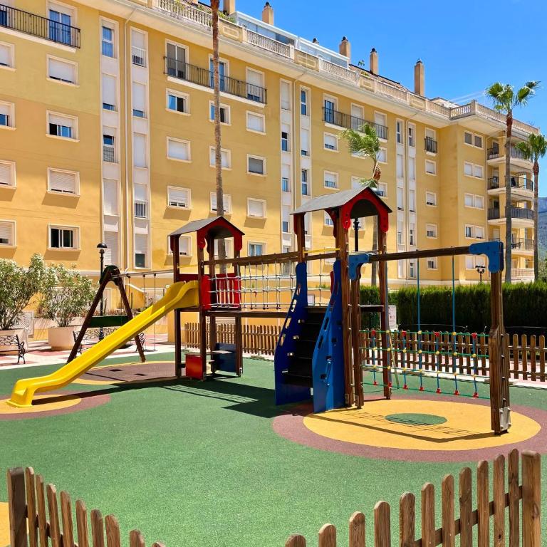 Bonito apartamento en Denia con piscina y vistas - Three-Bedroom Apartment - 18