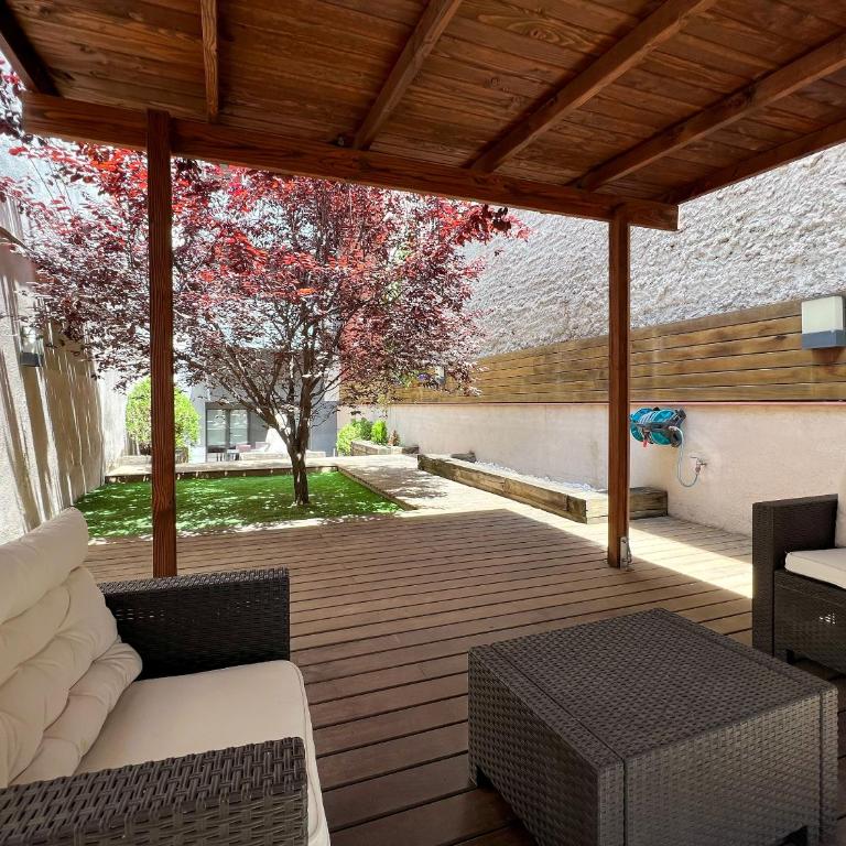Home to Home Barcelona - One-Bedroom Apartment with Garden - 15