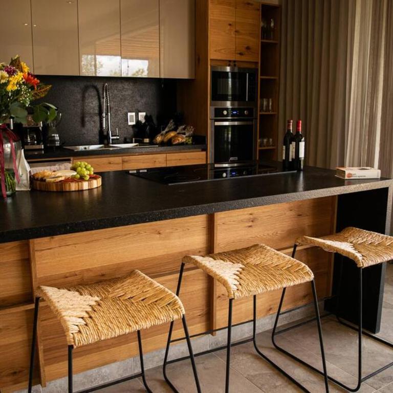 Exclusive Luxury Home with Rooftop Jacuzzi - Five-Bedroom House - 5