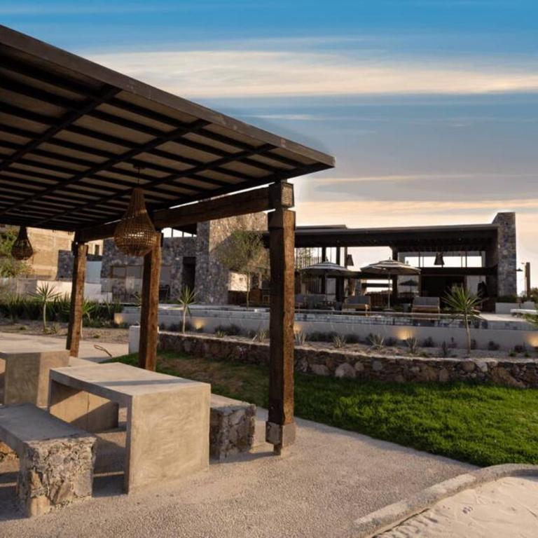 Exclusive Luxury Home with Rooftop Jacuzzi - Five-Bedroom House - 41