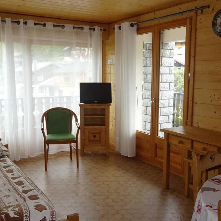 Appartement 3 Pièces, 6 Pers - Centre Les Gets, Garage, WIFI, Balcon, Navette Gratuite - FR-1-802-24 - Apartment - 2