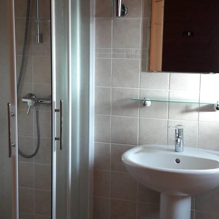 Chalet familial aux Gets, 8 pers, 150m des pistes, 4 chambres, 4 SDB, terrasse sud, proche lac - FR-1-802-71 - Chalet - 9