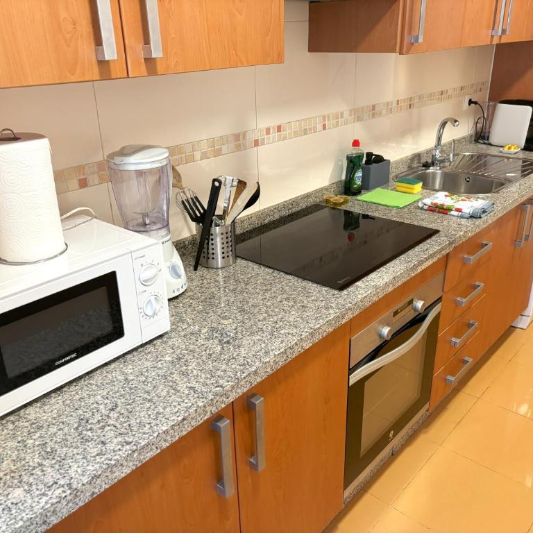 Evans Realty BF Parking & Piscina & Terraza - Two-Bedroom Apartment - 27