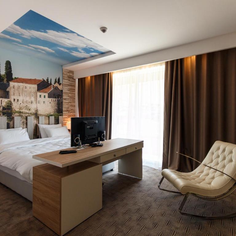 Hotel Nar - Dvokrevetna Soba sa Bračnim Krevetom/Zasebnim Krevetima i Balkonom - 1