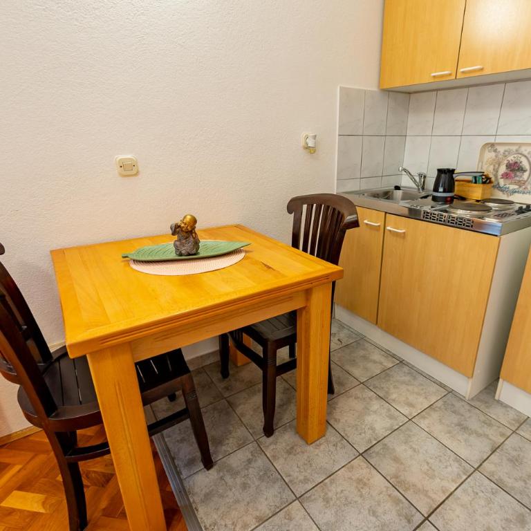 Villa Demadino - Dvokrevetna Soba sa Bračnim Krevetom i Sopstvenim Kupatilom - 4