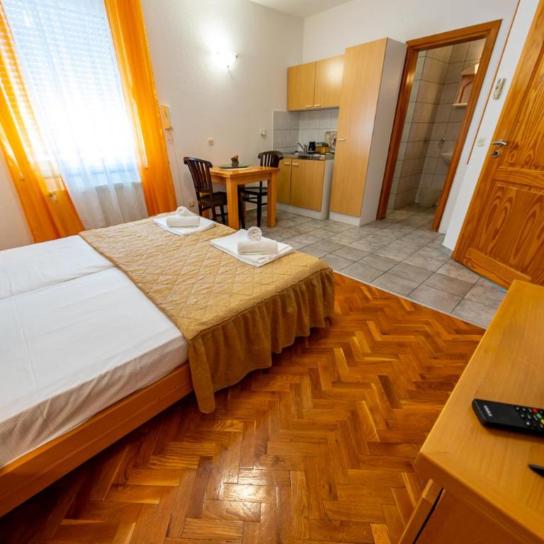 Villa Demadino - Dvokrevetna Soba sa Bračnim Krevetom i Sopstvenim Kupatilom - 5
