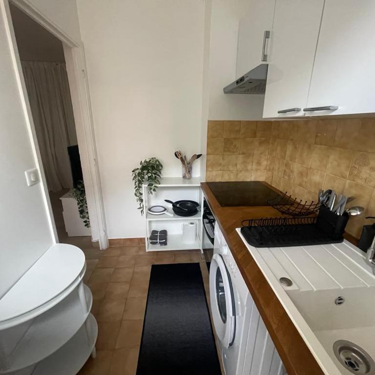 Joli Studio au centre de Juan les Pins - One-Bedroom Apartment - 5