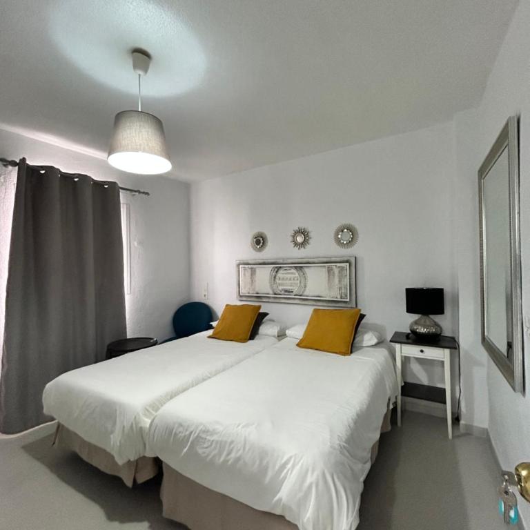 Hostal Berlin - Double or Twin Interior Room - 12