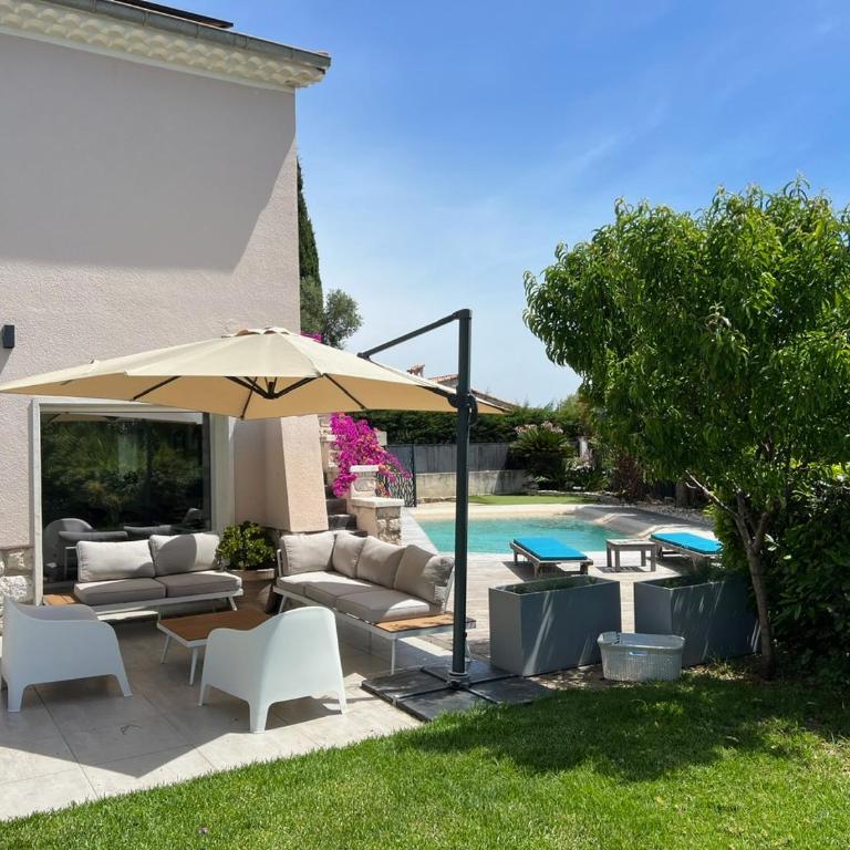 Superbe villa piscine proche ville et mer au calme - Villa - 6
