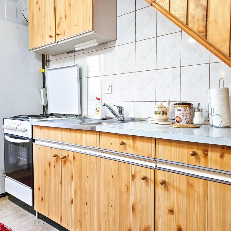 Sarajevo Pine Hideaway - Free Private Parking - Kuća sa 2 Spavaće Sobe - 10