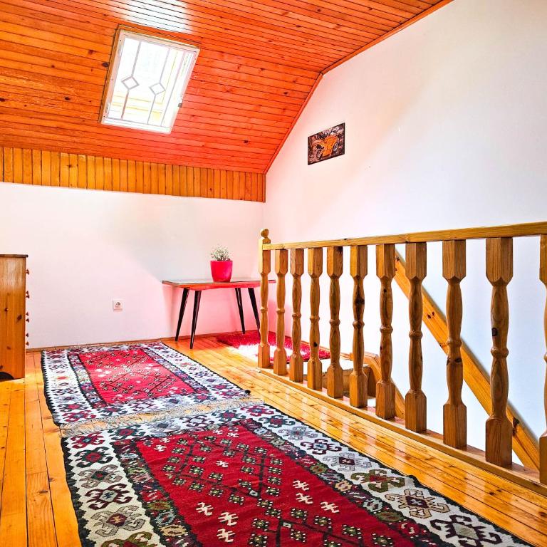 Sarajevo Pine Hideaway - Free Private Parking - Kuća sa 2 Spavaće Sobe - 3