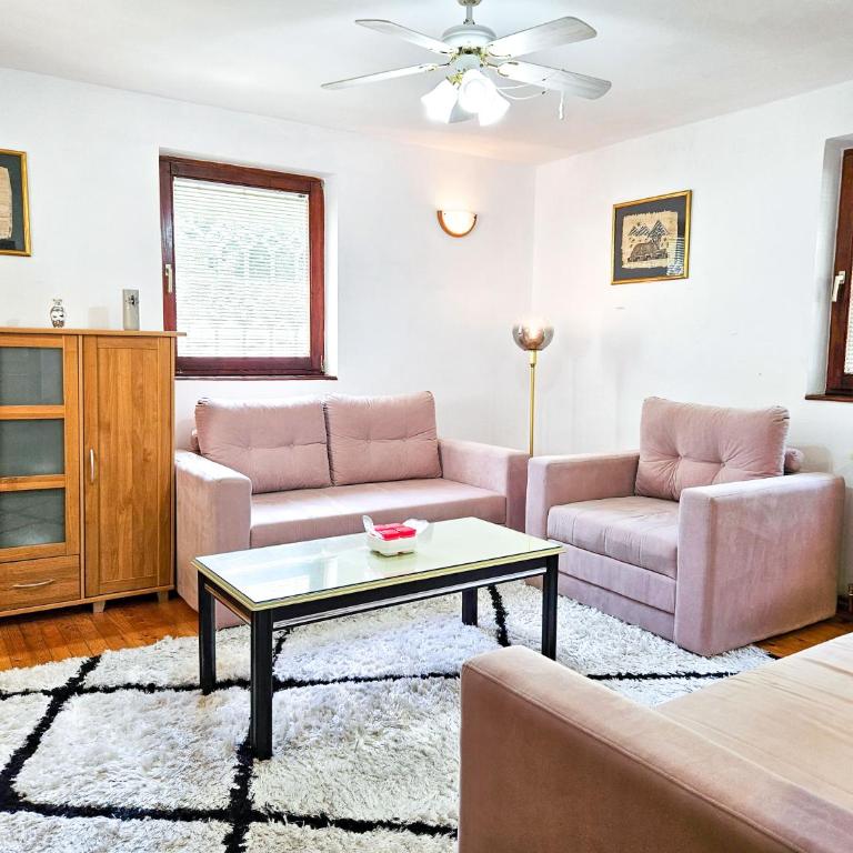 Sarajevo Pine Hideaway - Free Private Parking - Kuća sa 2 Spavaće Sobe - 8