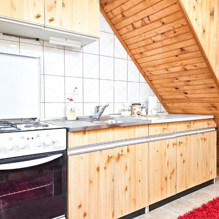 Sarajevo Pine Hideaway - Free Private Parking - Kuća sa 2 Spavaće Sobe - 17