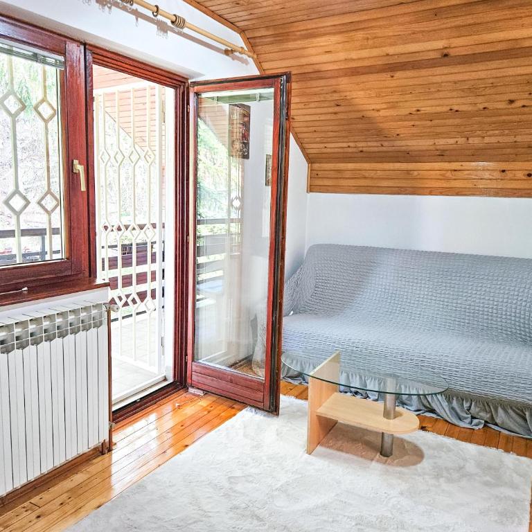 Sarajevo Pine Hideaway - Free Private Parking - Kuća sa 2 Spavaće Sobe - 18