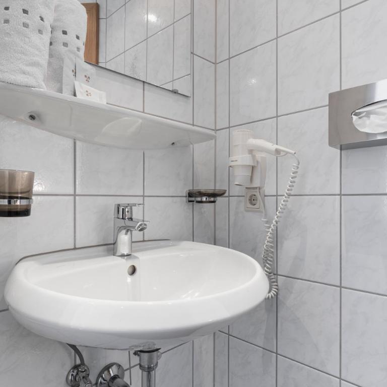 Birkheim - Standard Doppelzimmer mit Balkon - 5
