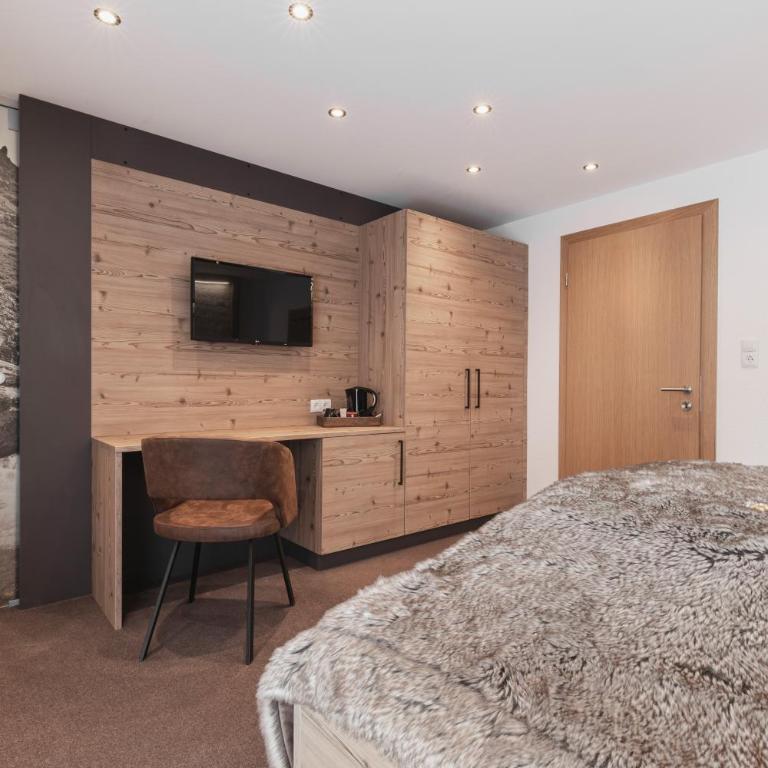 Birkheim - Standard Doppelzimmer mit Balkon - 11