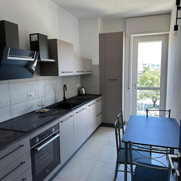 Le Farfalle - Appartamento con 2 Camere da Letto e Vista Lago - 8