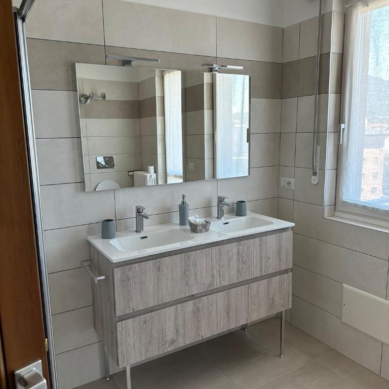 Le Farfalle - Appartamento con 2 Camere da Letto e Vista Lago - 17